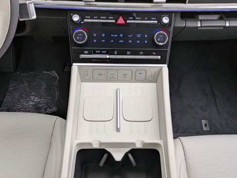 Used 2025 Hyundai Santa Fe Calligraphy image 15