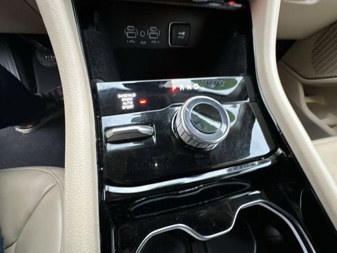 Used 2022 Jeep Grand Cherokee L Limited image 24