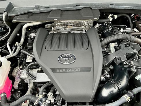 Used 2025 Toyota Grand Highlander AWD image 31