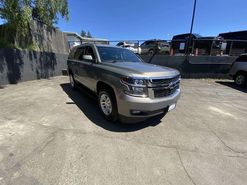 Used 2017 Chevrolet Tahoe LT w/ Luxury Package AWD/4WD image 8