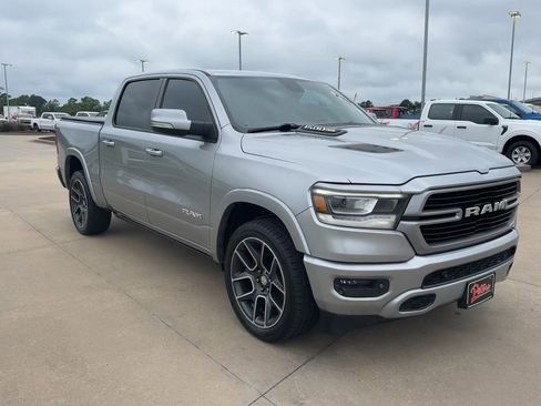 Used 2019 RAM 1500 Laramie AWD/4WD image 3