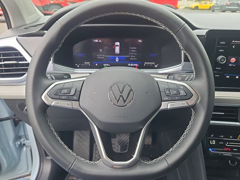 Used 2025 Volkswagen Taos SE AWD/4WD image 21