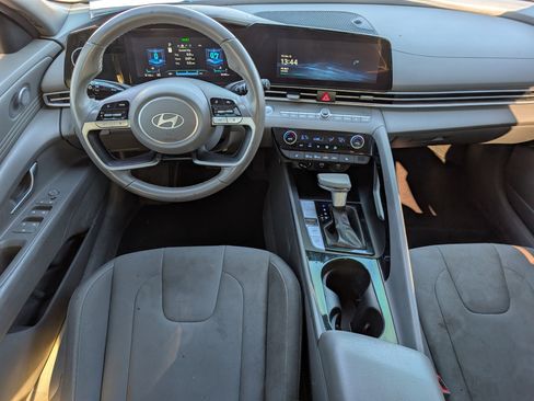 Used 2024 Hyundai Elantra SEL w/ Convenience Package image 6