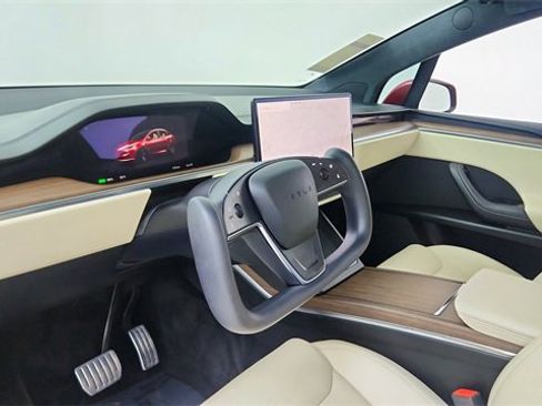 Used 2023 Tesla Model X image 17