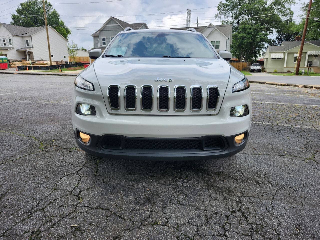 Used 2018 Jeep Cherokee Latitude w/ Mobile Office Group FWD image 3