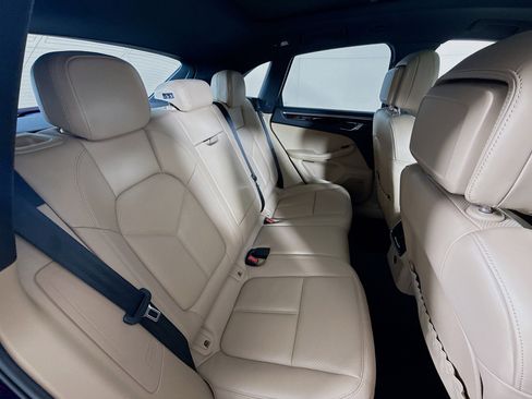 Certified 2022 Porsche Macan image 27