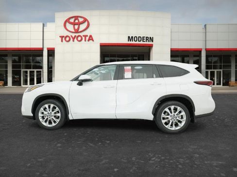 New 2026 Toyota Highlander Limited AWD/4WD image 17