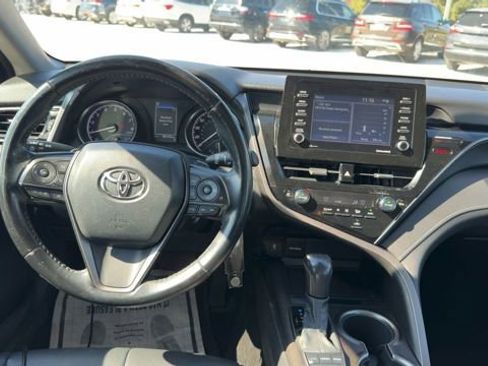 Used 2022 Toyota Camry SE FWD image 3