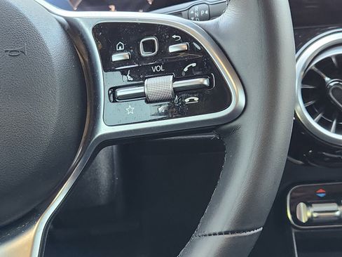 Used 2023 Mercedes-Benz GLB 250 4MATIC image 24