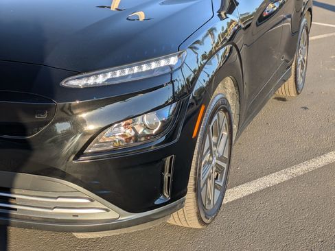 Used 2023 Hyundai Kona SE w/ Cargo Package image 10