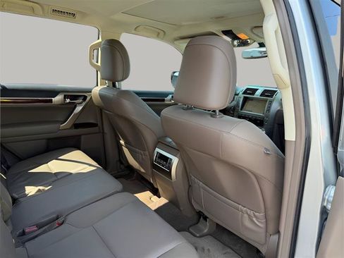 Used 2018 Lexus GX 460 Premium w/ Premium Package AWD/4WD image 38