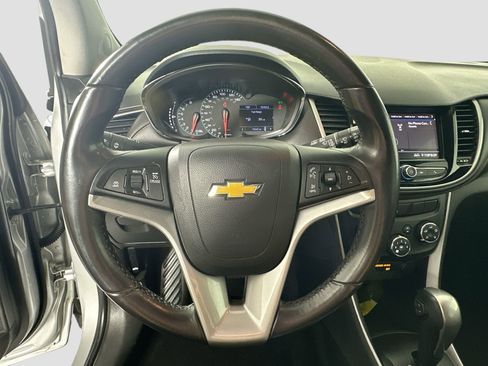 Used 2020 Chevrolet Trax LT w/ LT Convenience Package image 11