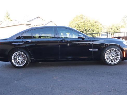 Used 2013 BMW 750Li image 11