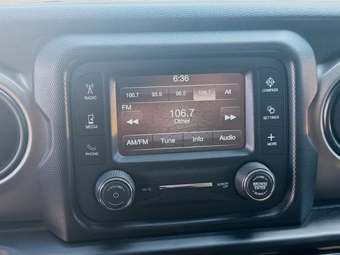 Used 2018 Jeep Wrangler Sport AWD/4WD image 13