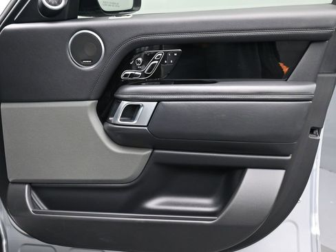 Used 2020 Land Rover Range Rover HSE image 28