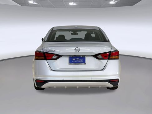 Used 2025 Nissan Altima 2.5 SV FWD image 10