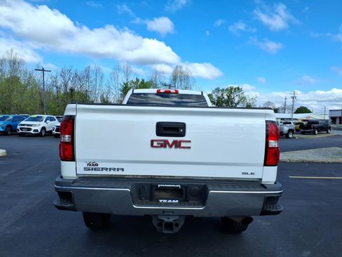 Used 2018 GMC Sierra 2500 SLE w/ HD SLE Preferred Plus Package AWD/4WD image 6