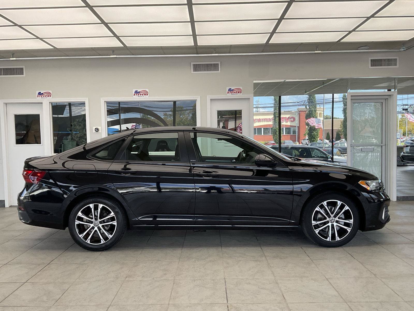 Used 2023 Volkswagen Jetta Sport FWD image 4