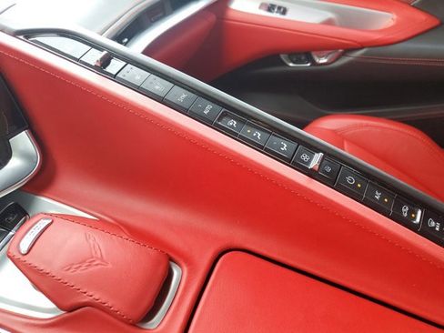 Used 2021 Chevrolet Corvette Stingray Premium Conv w/ Z51 Performance Package image 29