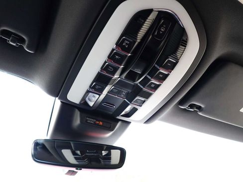Used 2025 Porsche Macan S AWD/4WD image 27