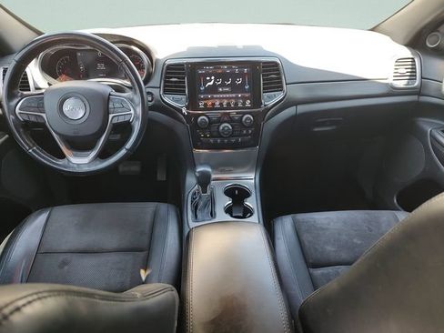 Used 2021 Jeep Grand Cherokee Laredo X AWD/4WD image 9