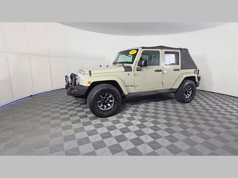 Used 2018 Jeep Wrangler Unlimited Sahara w/ Connectivity Group AWD/4WD image 48