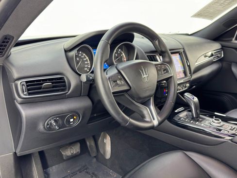 Used 2019 Maserati Levante image 13