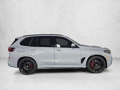 New 2026 BMW X5 xDrive40i w/ M Sport Package AWD/4WD image 4