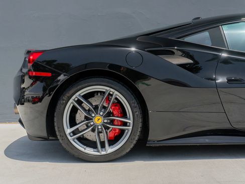 Used 2018 Ferrari 488 GTB RWD image 38