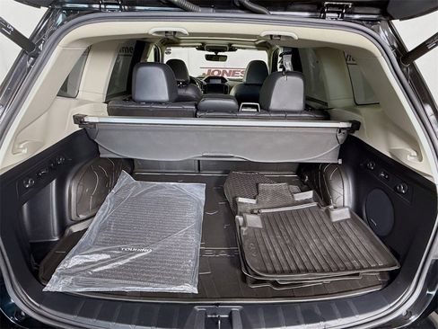 Used 2022 Subaru Forester Touring image 30