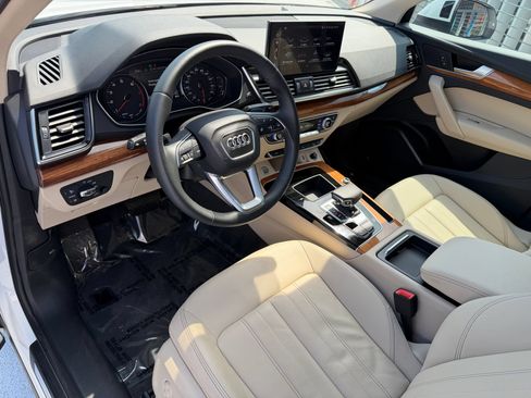 Used 2021 Audi Q5 2.0T Premium w/ Convenience Package AWD/4WD image 4