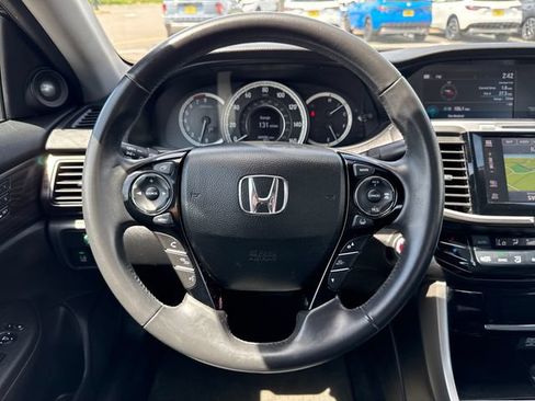 Used 2017 Honda Accord Touring image 18