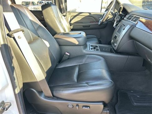 Used 2009 GMC Sierra 3500 SLT w/ SLT Convenience Package image 27