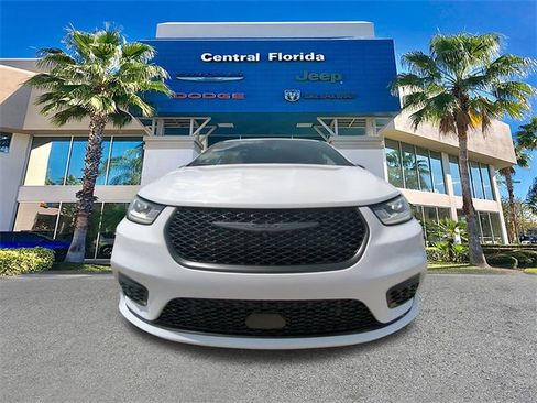 New 2026 Chrysler Pacifica Limited w/ S Appearance Package image 3