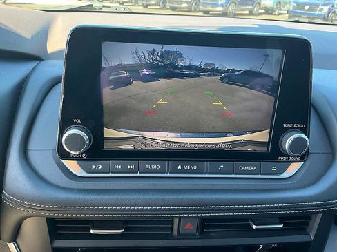 Used 2023 Nissan Rogue SV image 17