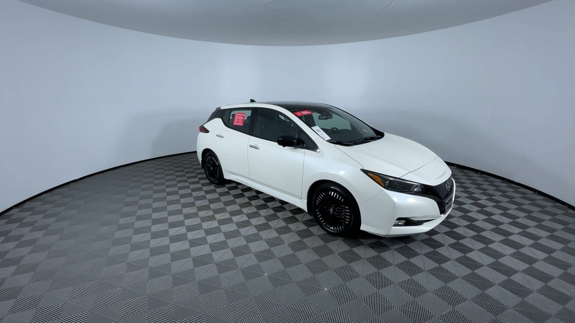 Certified 2025 Nissan Leaf SV Plus FWD image 2