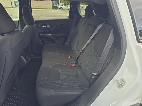 Used 2019 Jeep Cherokee Latitude w/ Cold Weather Group image 25