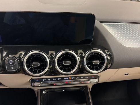 Certified 2025 Mercedes-Benz GLA 250 4MATIC image 17