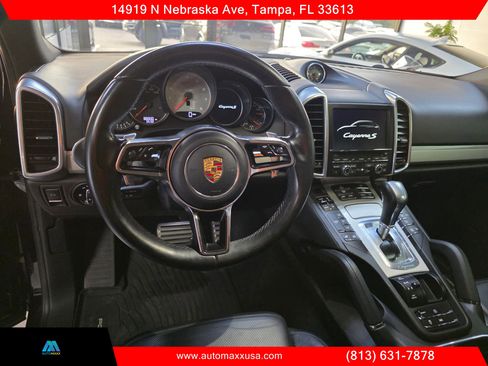 Used 2016 Porsche Cayenne S image 10