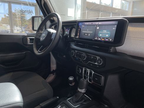 Used 2025 Jeep Wrangler Sport S image 32