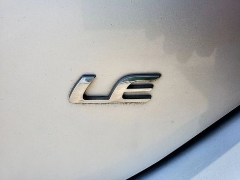 Used 2016 Toyota Corolla LE FWD image 13