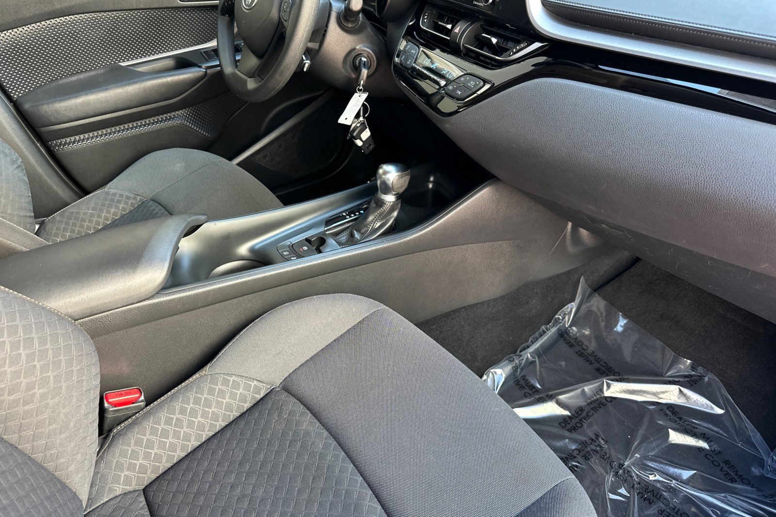 Used 2020 Toyota C-HR LE FWD image 32