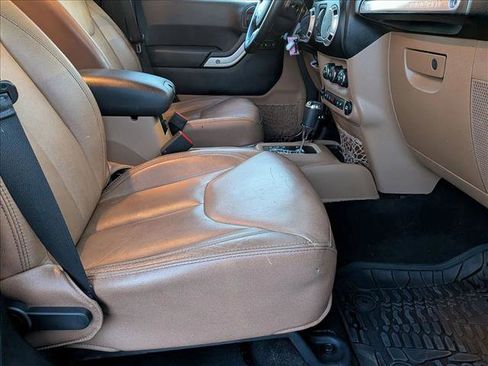 Used 2017 Jeep Wrangler Unlimited Sahara w/ Connectivity Group image 18