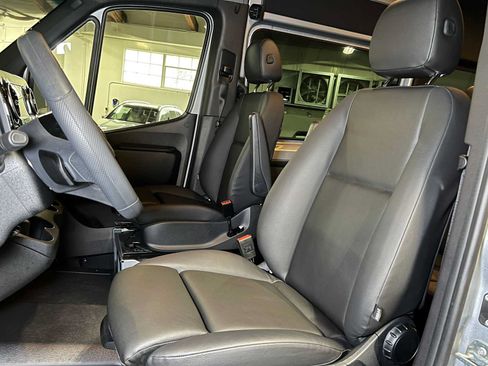 Used 2025 Mercedes-Benz Sprinter 2500 image 23
