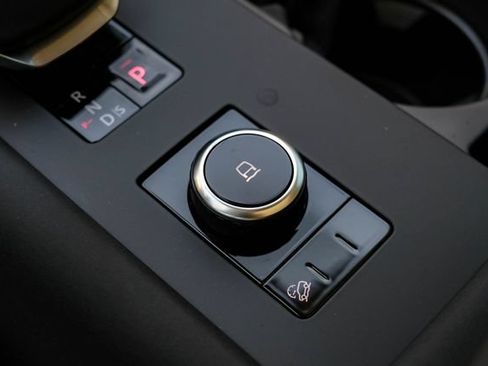 New 2026 Land Rover Discovery S AWD/4WD image 32