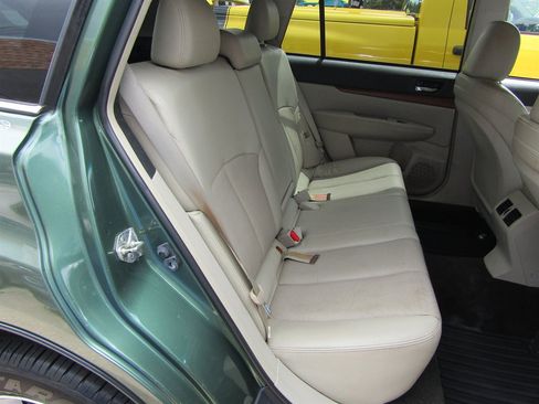 Used 2014 Subaru Outback 2.5i Limited AWD/4WD image 6