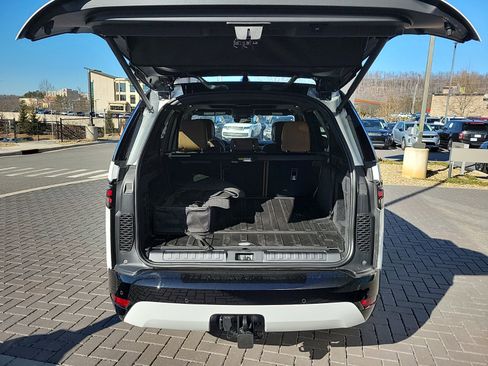 Certified 2025 Land Rover Discovery Dynamic SE AWD/4WD image 7