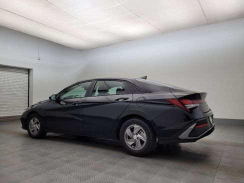 Used 2025 Hyundai Elantra SE image 3