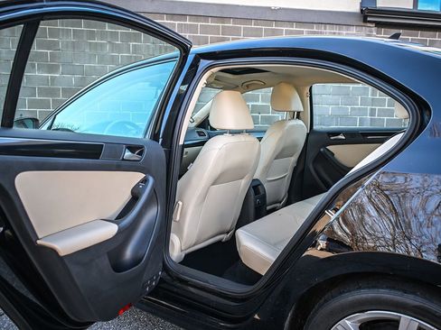 Used 2017 Volkswagen Jetta SEL image 10