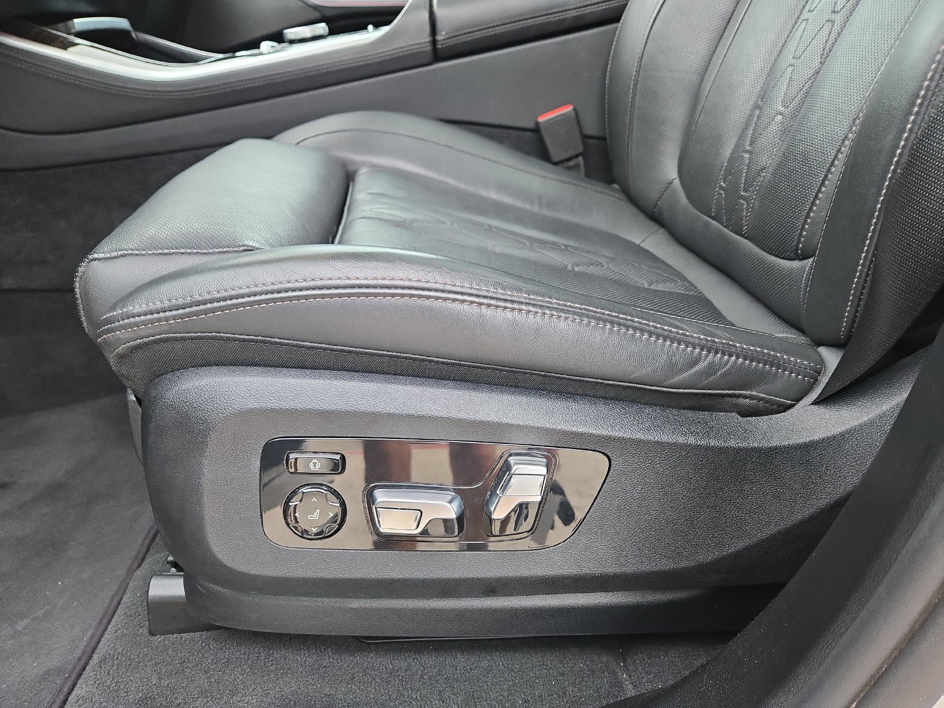 Used 2025 BMW X5 xDrive50e AWD/4WD image 17